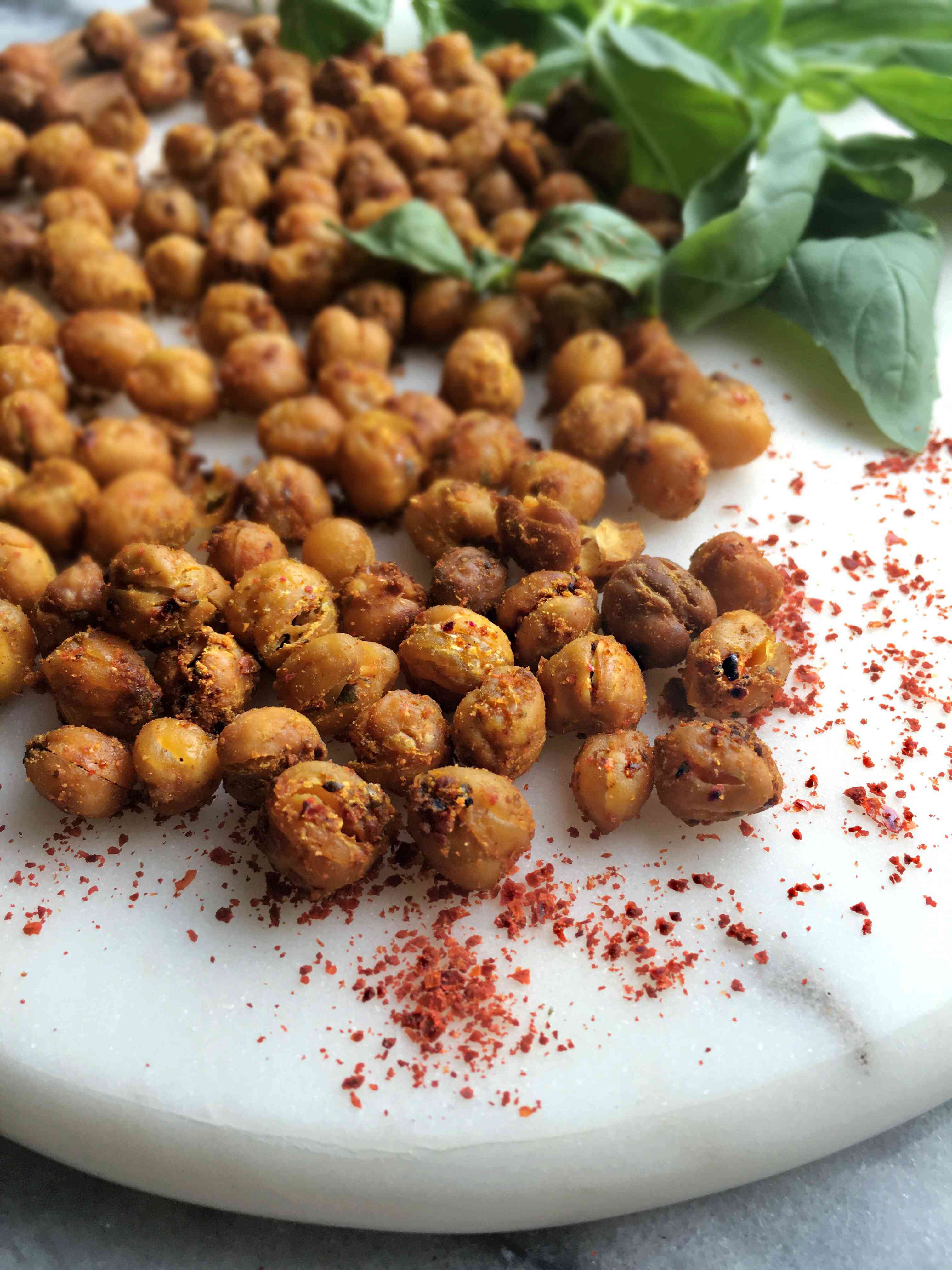 Spicy Roasted Chickpeas - the indigo kitchen